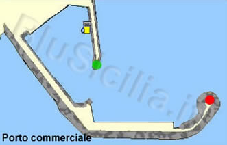 Vista del porto commerciale di Pozzallo